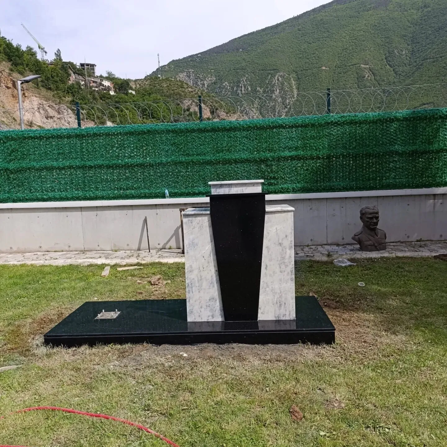 Artvin İl Jandarma Komutanlığı Atatürk büstü kaidesi